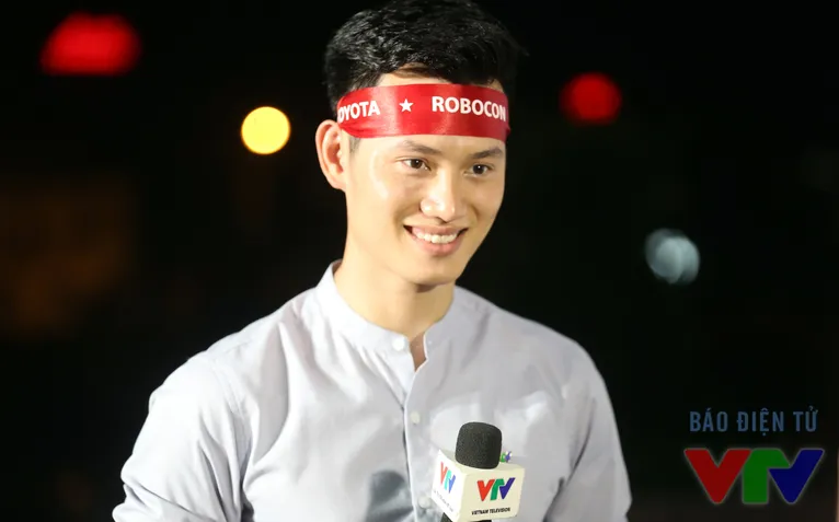 Robocon Việt Nam 2016: MC Mạnh Tùng từng "mất tích" ngay trên sóng trực tiếp