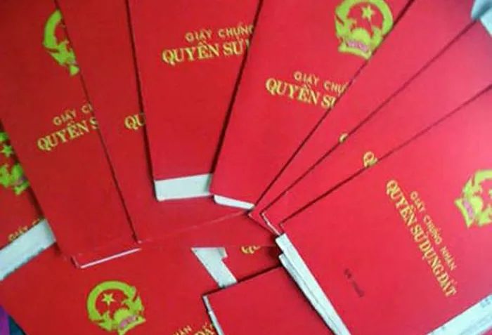 Phát hiện giao dịch bằng sổ đỏ giả