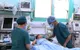 Bé gái 8 tuổi thoát chết hy hữu sau tai nạn cuốn vào cửa cuốn