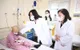 Bộ trưởng Bộ Y tế Đào Hồng Lan thăm, tặng quà các bệnh nhi ung thư tại Bệnh viện K