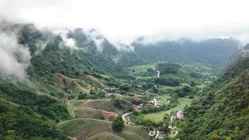 Chín tầng mây giữa đại ngàn 