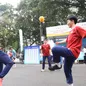 Những cô gái vàng cầu mây Việt Nam hướng dẫn du khách chơi thể thao bên hồ Hoàn Kiếm