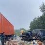 Xe tải và container đối đầu, 4 người bị thương nặng