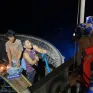 Hải quân cấp cứu kịp thời ngư dân tai nạn lao động trên biển