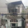 Hà Nội: Cháy nhà khi chủ đi vắng, người dân phá cửa dập lửa cứu tài sản