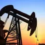 Giá dầu tăng gần mức 83 USD/thùng
