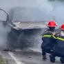 Ô tô bốc cháy khi đang lưu thông, 7 người may mắn thoát nạn