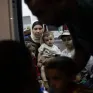 Trẻ em bị thương và mắc bệnh rời khỏi Gaza trong chuyến sơ tán y tế đầu tiên