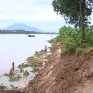 Phú Thọ: Bờ sông Đà sạt lở khiến người dân lo lắng