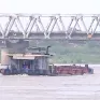 Ngăn chặn chở quá tải trên đường thủy mùa mưa bão