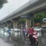 Cảnh báo mưa lớn cục bộ, khả năng lốc, sét, gió giật mạnh khu vực nội thành Hà Nội