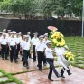 Chiến sĩ hải quân dâng hương tưởng niệm các anh hùng, liệt sĩ