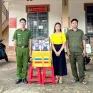 Nghi ngờ kiện hàng là pháo nổ, doanh nghiệp vận tải giao nộp cho công an