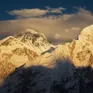 Nepal tăng phí leo núi Everest