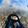 Bên trong buồng lái "hổ mang chúa" thả bẫy nhiệt trên bầu trời TP Hồ Chí Minh