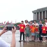 Hàng vạn người dân vào lăng viếng Bác