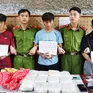 Bắt ba đối tượng vận chuyển trái phép 50 bánh hồng phiến