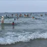 Du lịch biển hấp dẫn du khách dù mới đầu hè