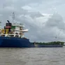 Va chạm tàu hàng, sà lan bị chìm trên sông Soài Rạp, 1 người mất tích