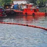 Khắc phục sự cố vụ va chạm tàu hàng gây tràn dầu tại TP Hồ Chí Minh