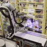 Robot mới của Amazon có thể phân biệt hàng hóa chỉ bằng một cú chạm