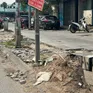 Lấn chiếm, xả rác bừa bãi trên đường Nguyễn Xiển khiến vỉa hè xuống cấp nghiêm trọng