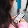 Người dùng smartphone có nên sử dụng miếng dán màn hình chống nhìn trộm?