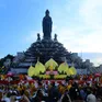 Kết thúc viên mãn Vesak 2025 bằng lễ thắp nến trên đỉnh núi Bà Đen
