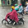 Mưa lớn sáng 10/5, nhiều tuyến đường TP Hồ Chí Minh ngập nặng