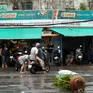 Xe chết máy la liệt, người dân vật lộn trong cơn mưa lớn ở TP Hồ Chí Minh