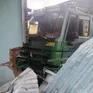 Ô tô tải tông sập nhà dân khiến hai cháu bé thương vong