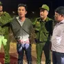 Bắt đối tượng trộm cắp xe ô tô chở khách ngay trong đêm