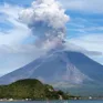 Núi lửa Kanlaon ở Philippines phun trào, tạo cột tro bụi cao 3 km