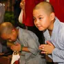 Phật tử khắp nơi đổ về khu vực hồ Hoàn Kiếm cung rước Xá lợi Đức Phật