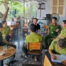 Huế: Mang chim đến quán cà phê phải có giấy tờ hợp pháp