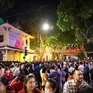 Người dân xếp hàng xuyên đêm chiêm bái xá lợi Đức Phật tại chùa Quán Sứ