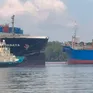 Tách rời 2 tàu đâm nhau trên sông Lòng Tàu để tiếp tục xử lý tràn dầu