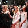 Phim đầu tay của Kristen Stewart về nghiện ngập nhận tràng pháo tay dài 4 phút tại Cannes