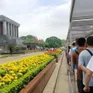 Dòng người nối dài vào Lăng viếng Bác nhân kỷ niệm 135 năm ngày sinh của Người