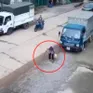 Tạm giữ lái xe tải ở Hòa Bình gây tai nạn khiến cụ bà 88 tuổi tử vong