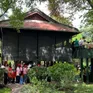 Dòng người về thăm nhà sàn, ao cá Bác Hồ dịp 135 ngày sinh nhật Bác