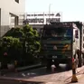 Xe chở quá tải hoạt động rầm rộ cả ngày lẫn đêm ở khu vực ngoại thành Hà Nội