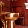 Anh tuyên án người liên quan đến vụ trộm bồn cầu vàng 4,8 triệu Bảng