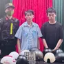 Bắt nam thanh niên chuyên trộm mũ bảo hiểm của các cặp đôi