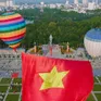 Lễ chào cờ và bay đại kỳ Tổ quốc kỷ niệm 135 năm Ngày sinh Chủ tịch Hồ Chí Minh tại Nghệ An