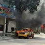 Thái Nguyên: Ô tô bốc cháy giữa trưa nắng