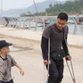 Duy Hưng chống nạng vẫn tham gia Bố ơi mình đi đâu thế?