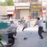 Video: Các nhân viên ngân hàng chống trả tên cướp tại Vũng Tàu