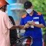 Giá xăng giảm, dầu tăng