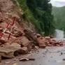 Nghệ An: Mưa kéo dài, sạt lở núi, gây nguy hiểm cho người dân